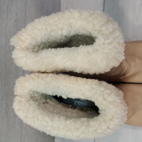 Ugg Australia Women Sheepskin Ankle Wood Wedge Boots shoes sz 7 - Picture 5 of 13